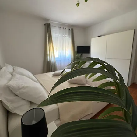 Dolores Apartment *